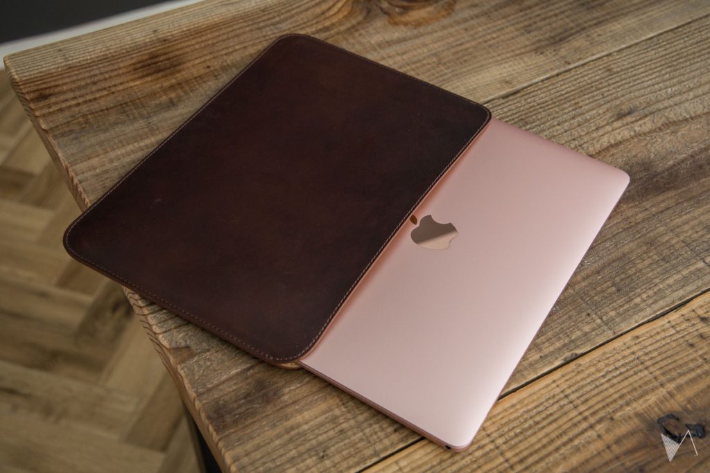 引き算の美学。  熟成レザーが光る究極のMacBookケースを買いました – drip  「Leather MacBook Case 12inch」  