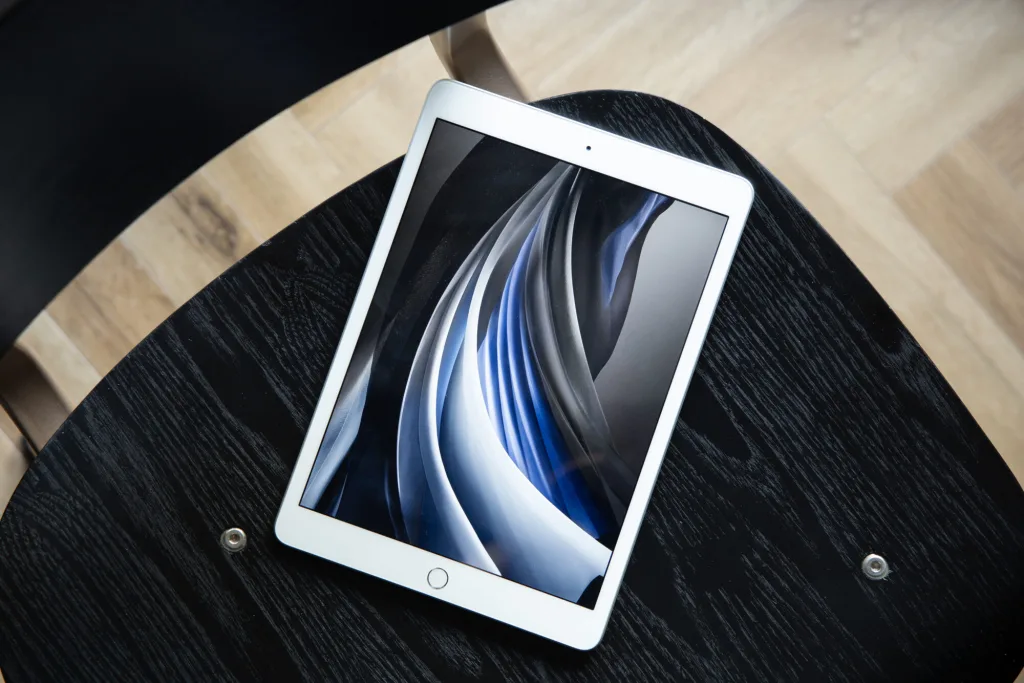 第8世代 iPad （2020） はコスパの良いエントリーモデル ： 実機レビュー