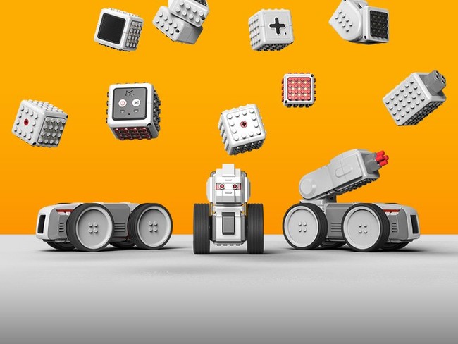 パーツを組み合わせて自分だけのロボットを作れるブロック玩具 —— MAUNZI