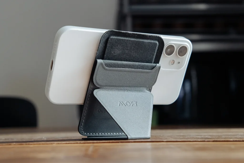 MagSafeの真価を引き出すiPhoneスタンド「MOFT Snap-On」でユニークな使い方を提案