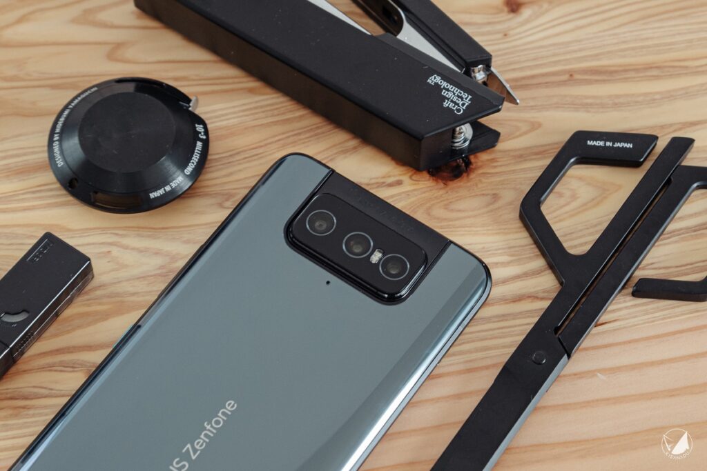 ASUS Zenfone 8 Flip レビュー ： ギーク心くすぐるフリップカメラ