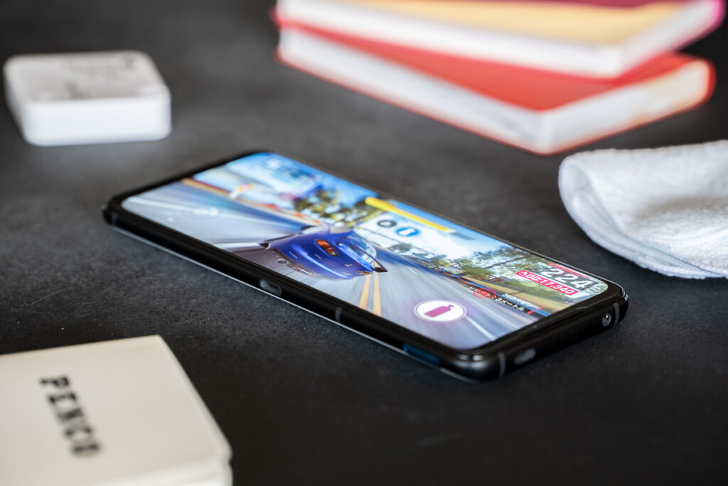ゲーム体験を変えるスマートフォン「ROG Phone 6」は、実はライトユーザーにこそ最適かもしれない ： 実機レビュー